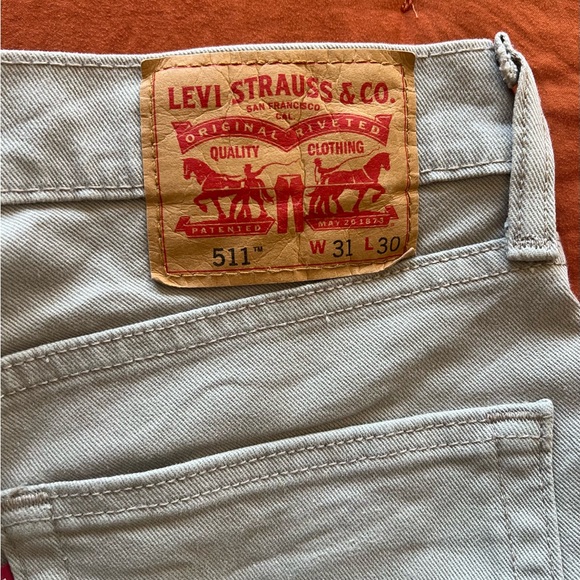 Levi's Men's Light Gray Straight Jeans - Picture 2 of 7